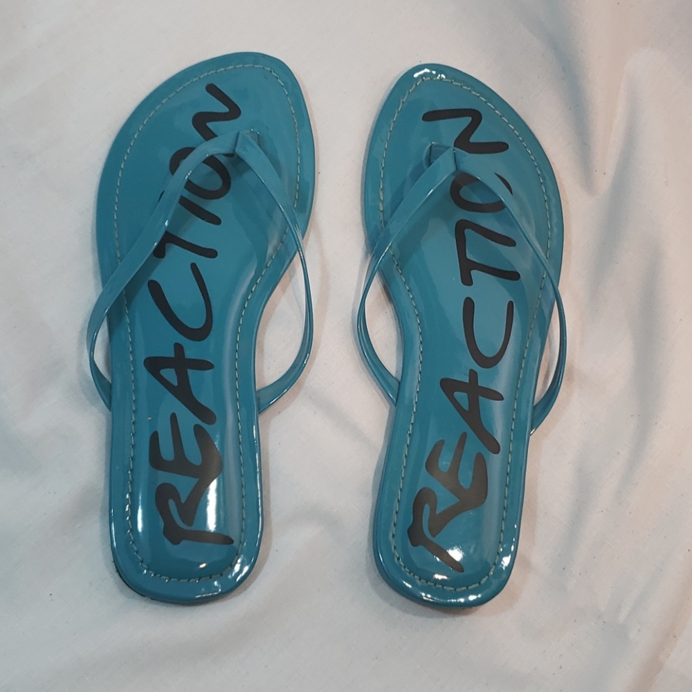 Kenneth Cole Reaction flip flops